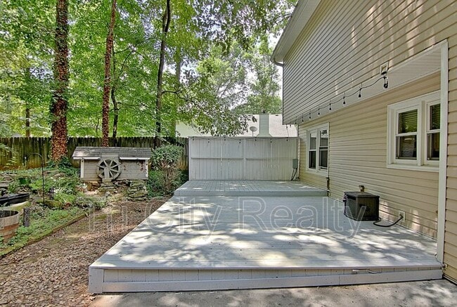 Building Photo - 702 Bookman Point