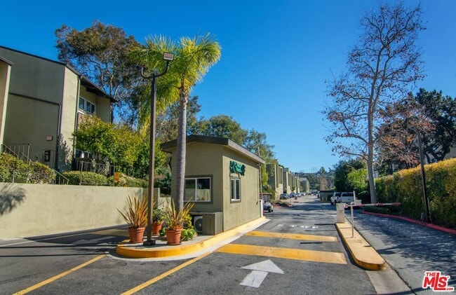 Building Photo - 4810 Hollow Corner Rd