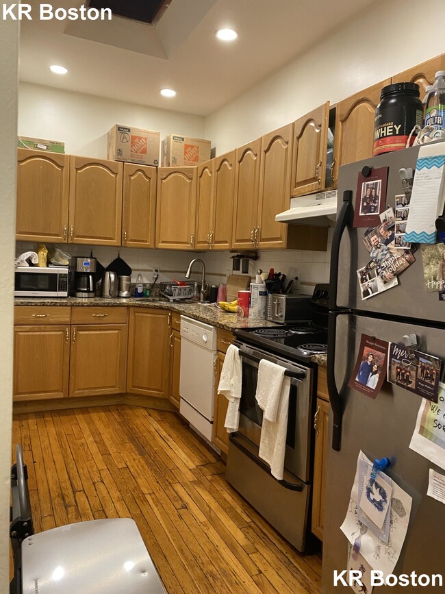 Building Photo - 26 Gibbs St