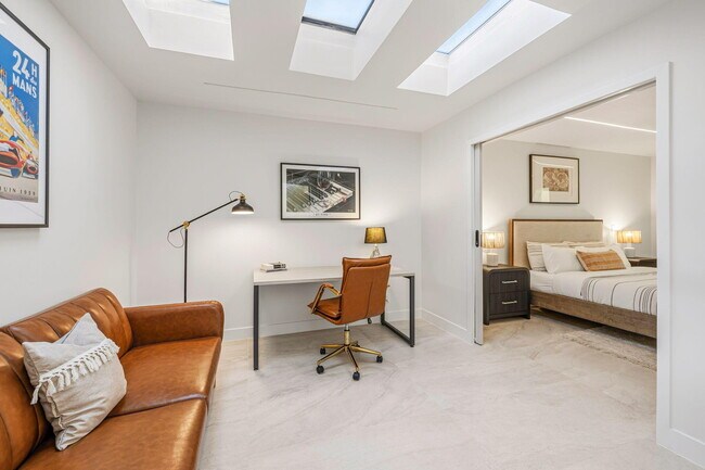 Building Photo - 179 Gran Via