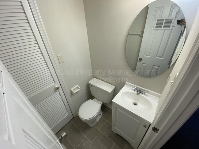 Building Photo - 14 Manchester Ct