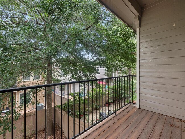 Building Photo - 211 Cheswood Forest Pl