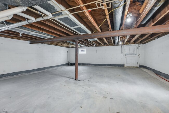 Building Photo - 3728 Standish Ave