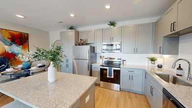 Building Photo - Remington Lake Apartments