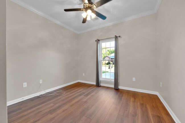 Building Photo - 2978 Summit Dr