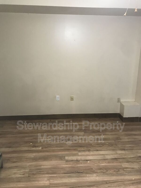 Building Photo - 200 S Wooster Ave