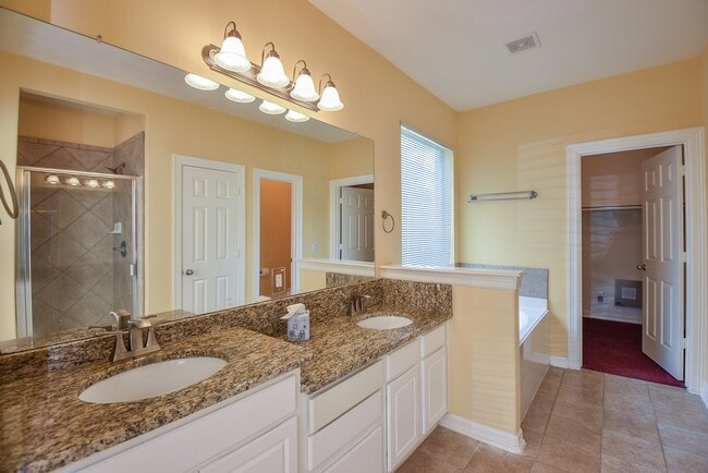 Building Photo - 25203 Oak Villa Dr