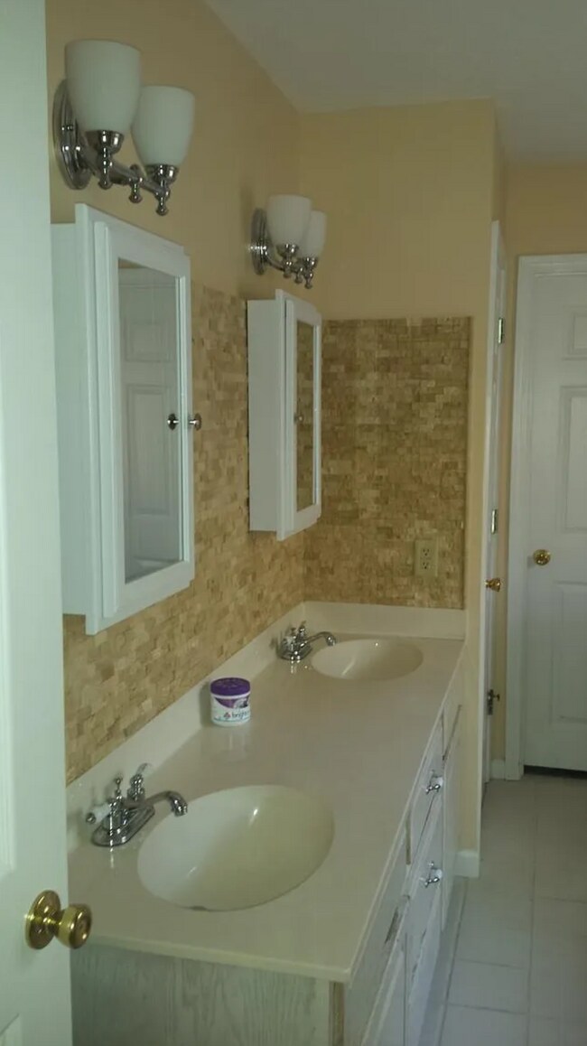 Building Photo - 55 Van Buren St