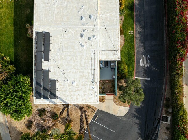 Building Photo - 17 Desert Lakes Dr