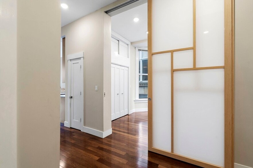 Building Photo - 132 Boylston St