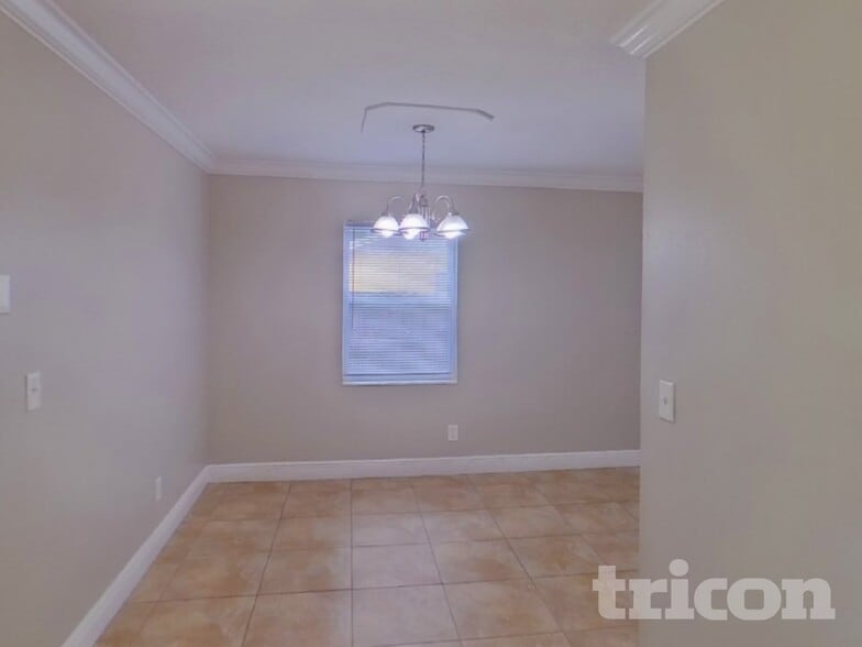 Building Photo - 563 Robin Hill Cir