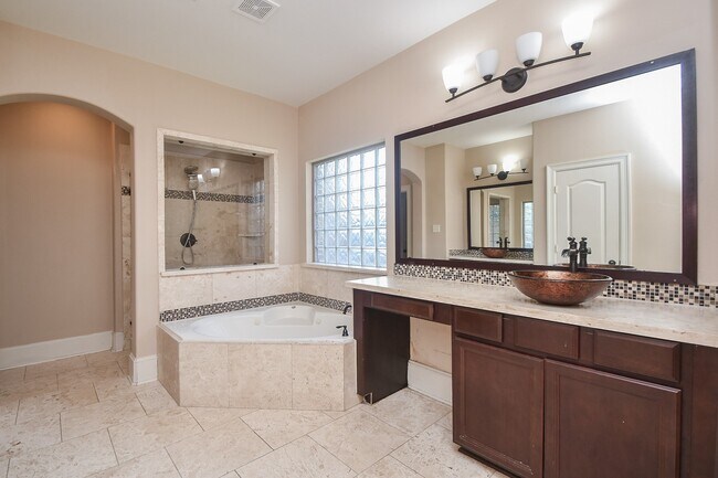 Building Photo - 6034 Gracys Landing Ln