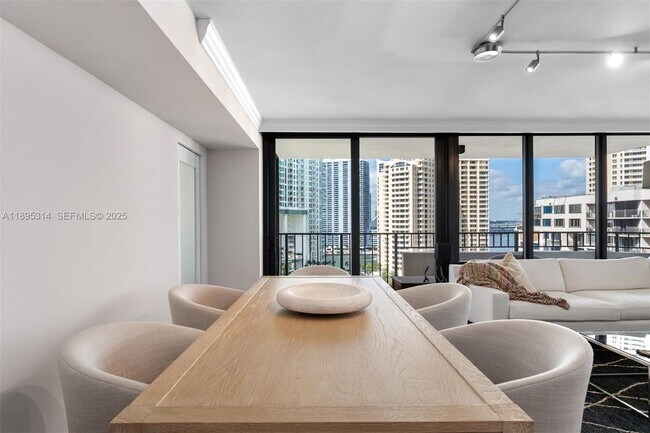 Building Photo - 520 Brickell Key Dr