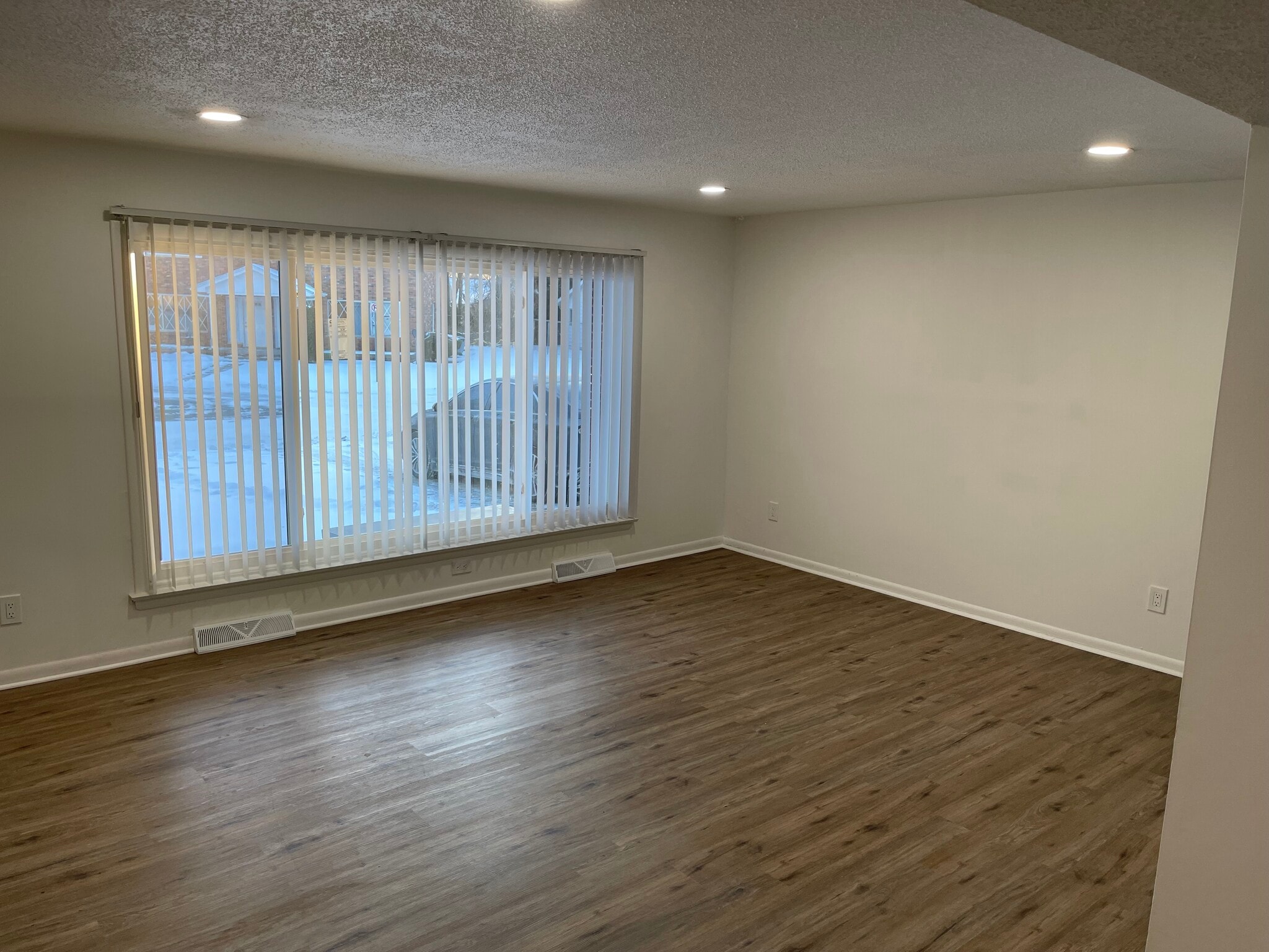 Living room - 43 Durand Ct