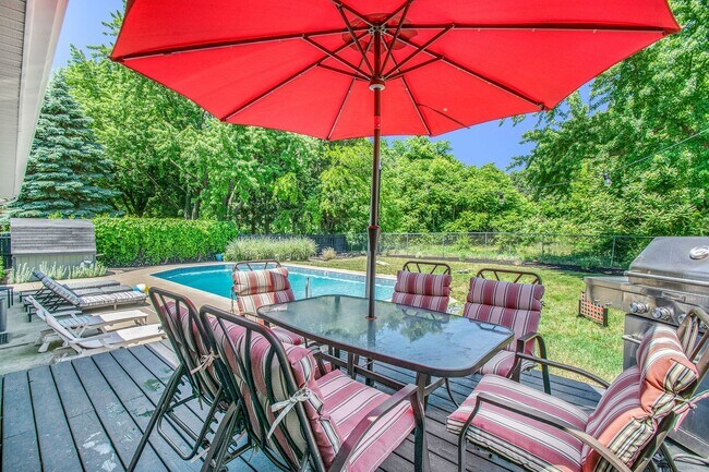 Building Photo - 4 Bedroom 1.5 Bath