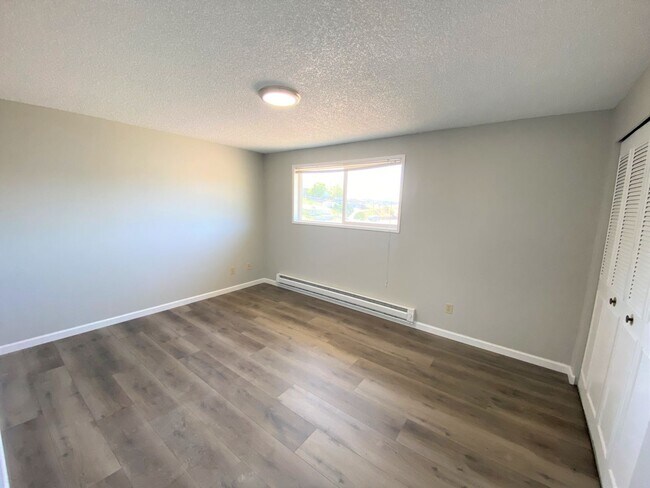 Building Photo - Beautifully Remodeled 2-Bedroom!
