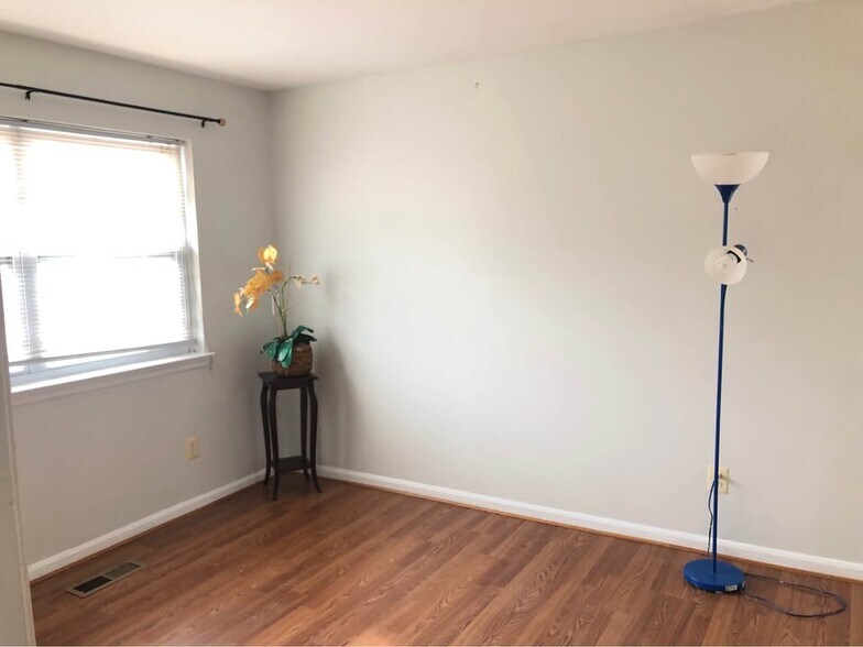 Building Photo - 9757 Hagel Cir