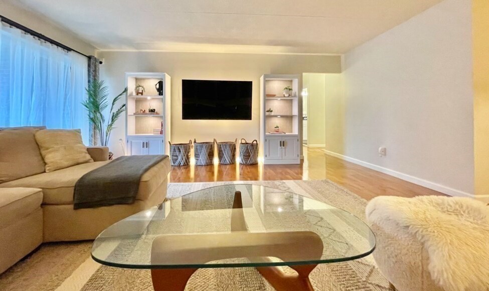 Building Photo - 50-56 Broadlawn Park