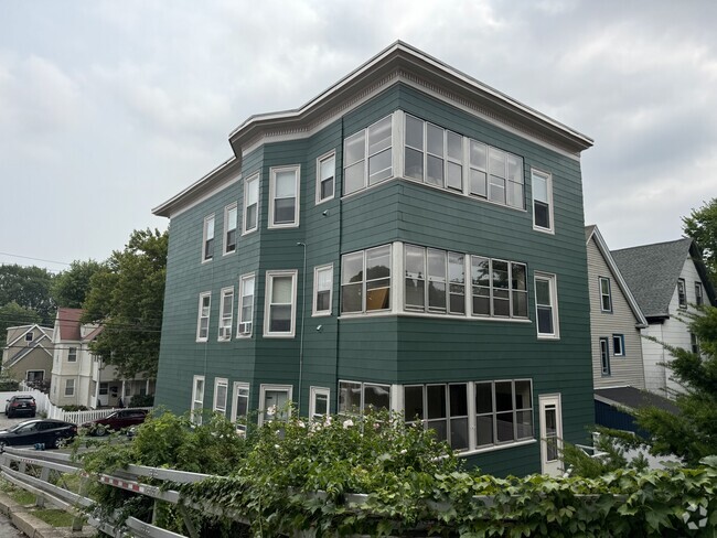 Building Photo - 31 Cameron Ave