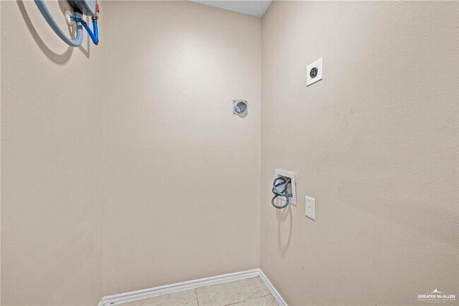 Building Photo - 12 E St