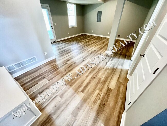 Building Photo - Beautiful Home in Independence-Available N...