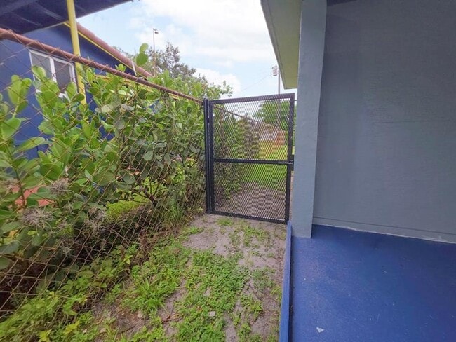 Building Photo - 416 NW 19th Ave