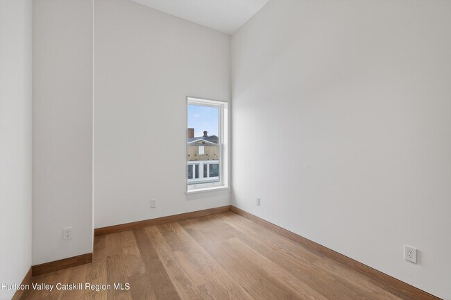 Building Photo - 316 Wall St