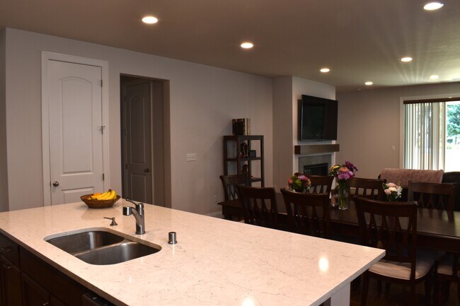 Building Photo - 12309 NE 113th Cir