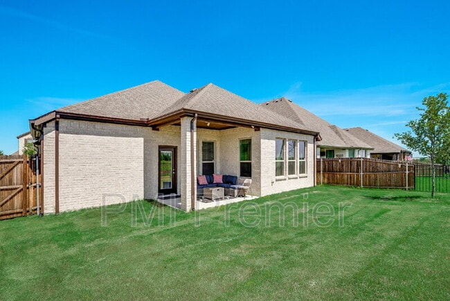 Building Photo - 15404 Pioneer Bluff Trail