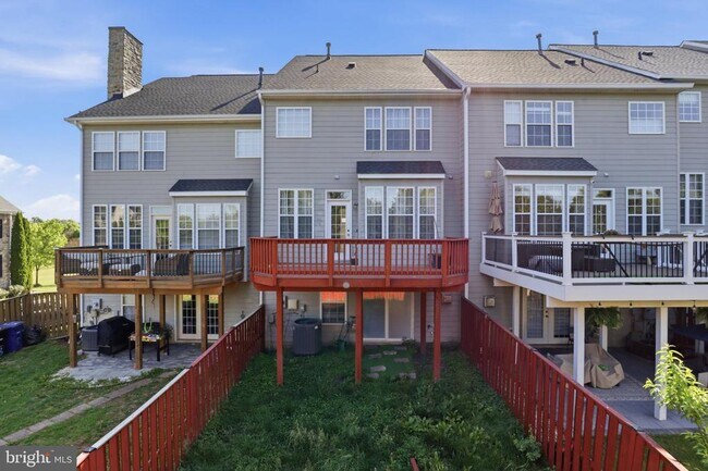 Building Photo - 915 Buttonwood Terrace NE