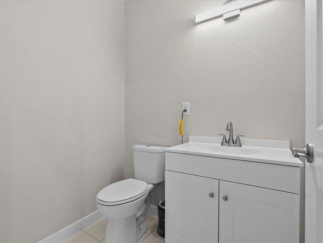 Building Photo - Brand New Midtown Casita