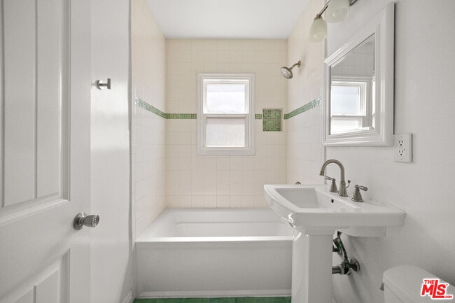 Building Photo - 5227 Etheldo Ave