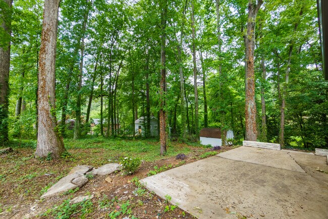 Building Photo - 280 E Valley Dr