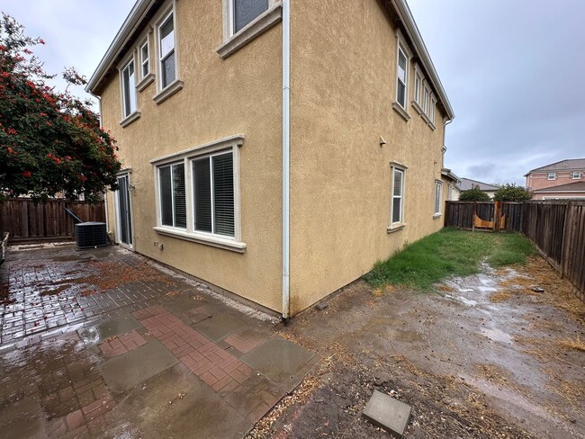 Building Photo - Beautiful 4 Bedroom, 2.5 Bath Lathrop Home