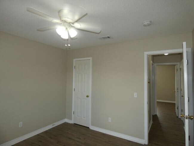 Building Photo - 5087 Cassia Dr