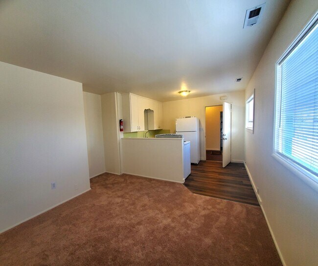 Building Photo - 1301 S 52nd St