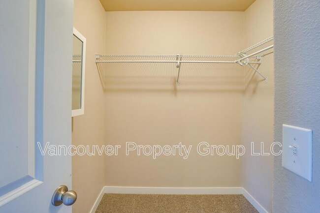 Building Photo - 6125 NE 105th Ave