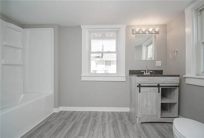 Building Photo - 409 3rd St