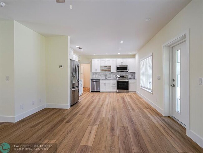 Building Photo - 1845 10th Pl