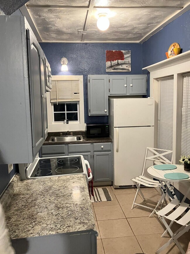 Building Photo - 2328 Union St