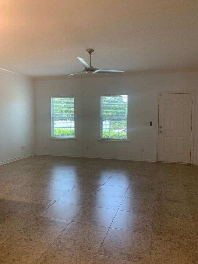 Building Photo - Spacious 3 Bed/2.5 Bath Townhome in Oakleaf