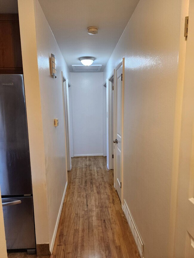 Building Photo - 2618 N Prospect St