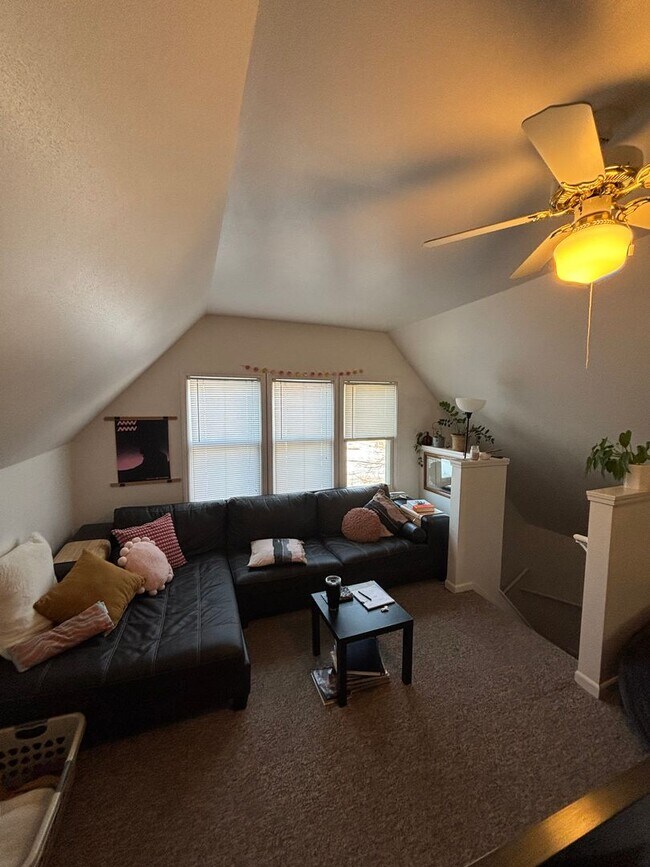 Building Photo - 122-124 E Lloyd