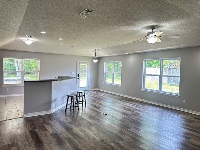 Building Photo - Welcome Home to this 3/2 beautifully Designed for both Relaxation & Entertaining