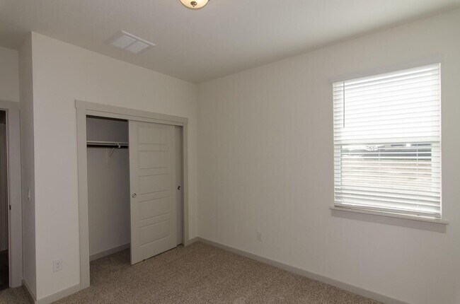 Building Photo - 217 Deserti Rd