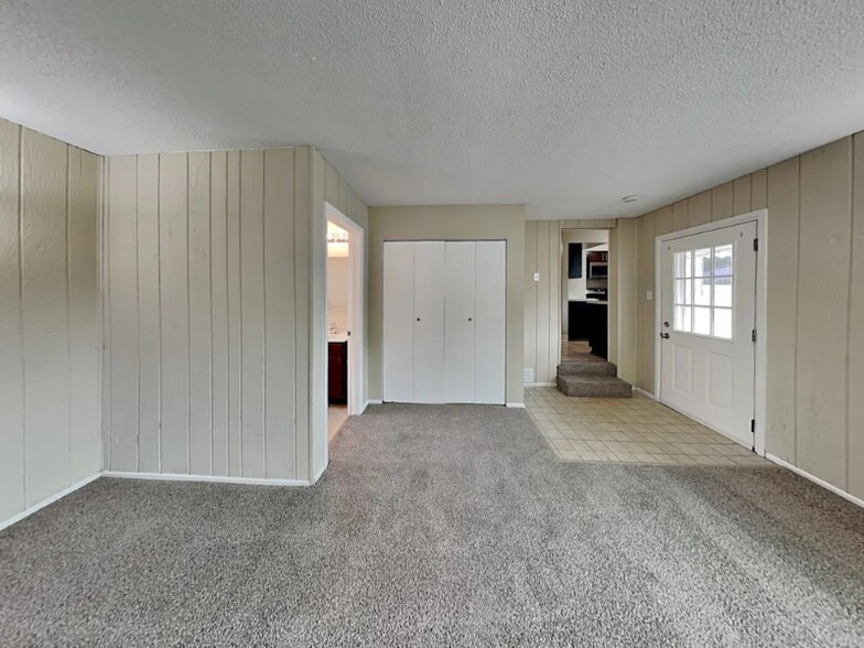 Building Photo - 9219 S 51st Ave