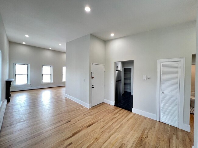 Building Photo - 48 Bright St