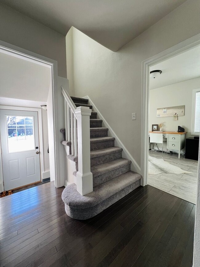 Building Photo - Beautiful 4 Bed 3 Bath Home for Rent! Great Location, Modern Updates!