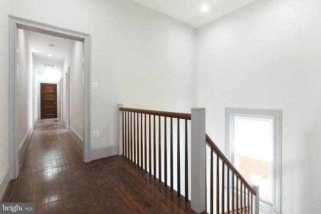 Building Photo - 812 Park Ave
