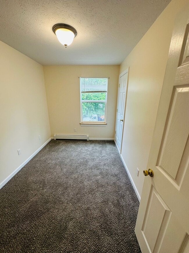 Building Photo - Spacious 3-Bedroom Duplex for Rent – Minut...